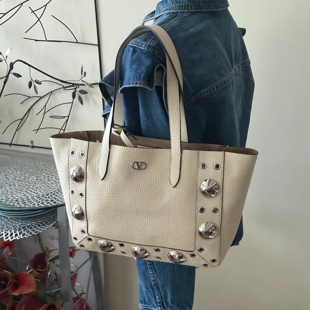 Valentino Garavani Nellcote Off White Leather Studded Tote with Pouch NWT - Picture 7 of 16